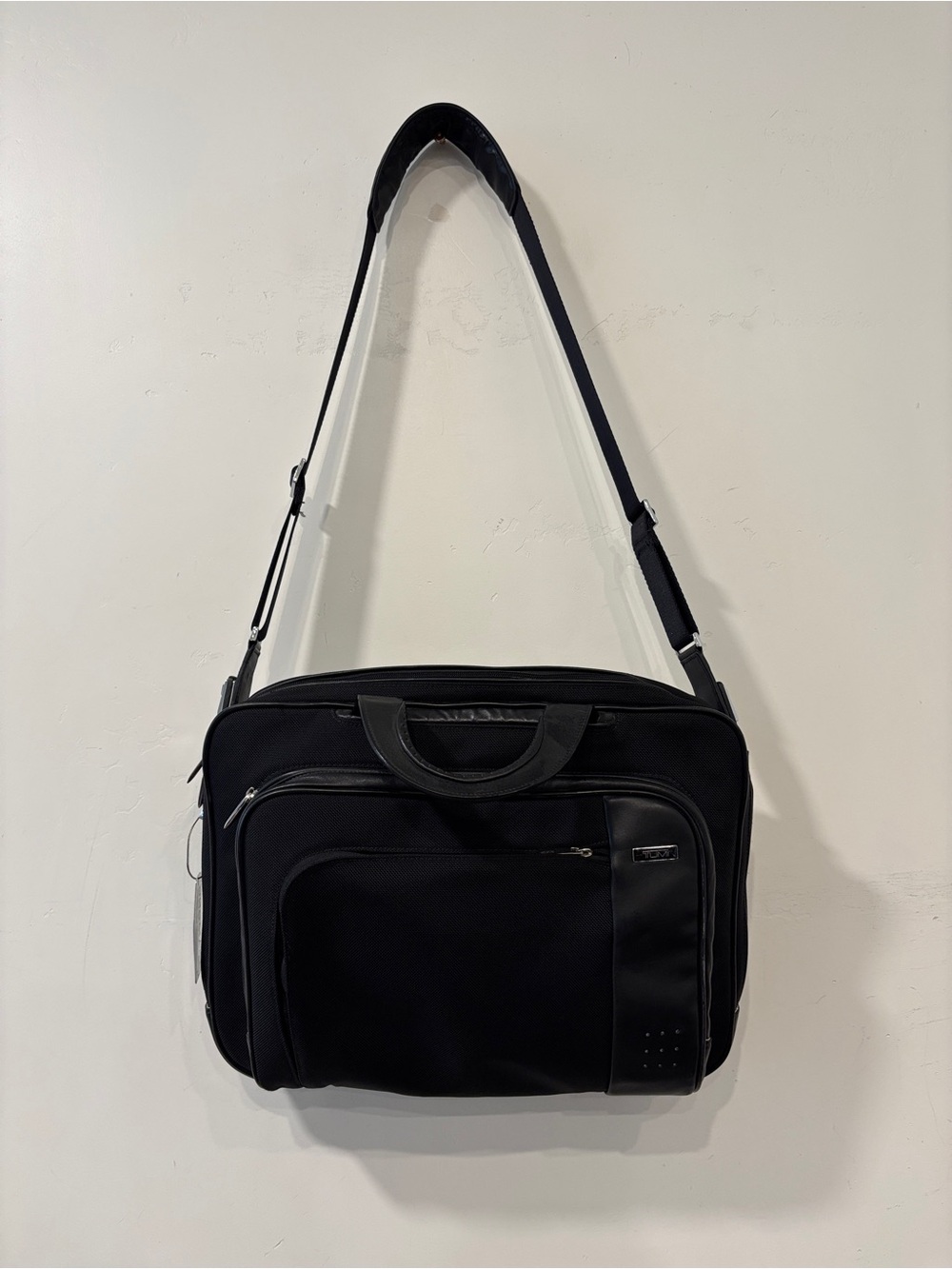 Tumi Black Travel Breifcase Messenger Bag Leather Trim Laptop Carrier Carry On